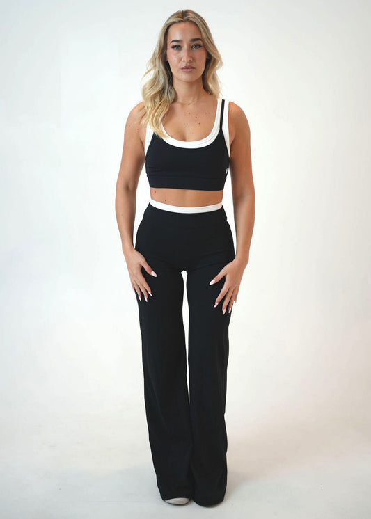 Poise Flared Legging