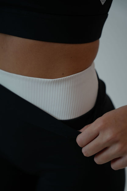 Poise Flared Legging