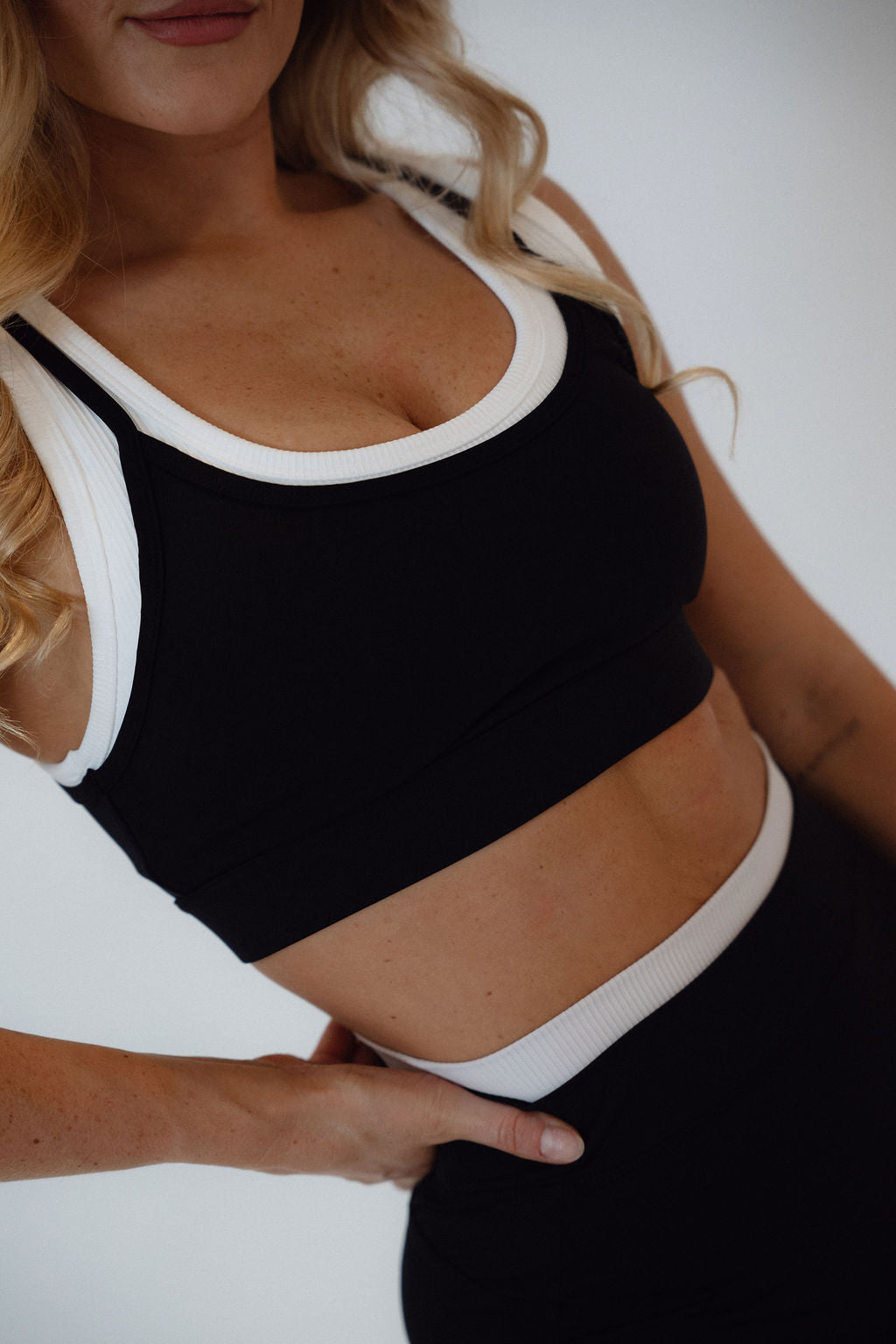 Poise Flared Legging
